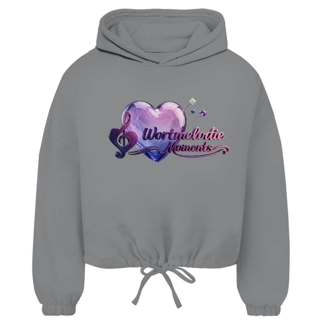 Damen Cropped Oversize Hoodie von Wortmelodie Moments in einer lässigen Pose
